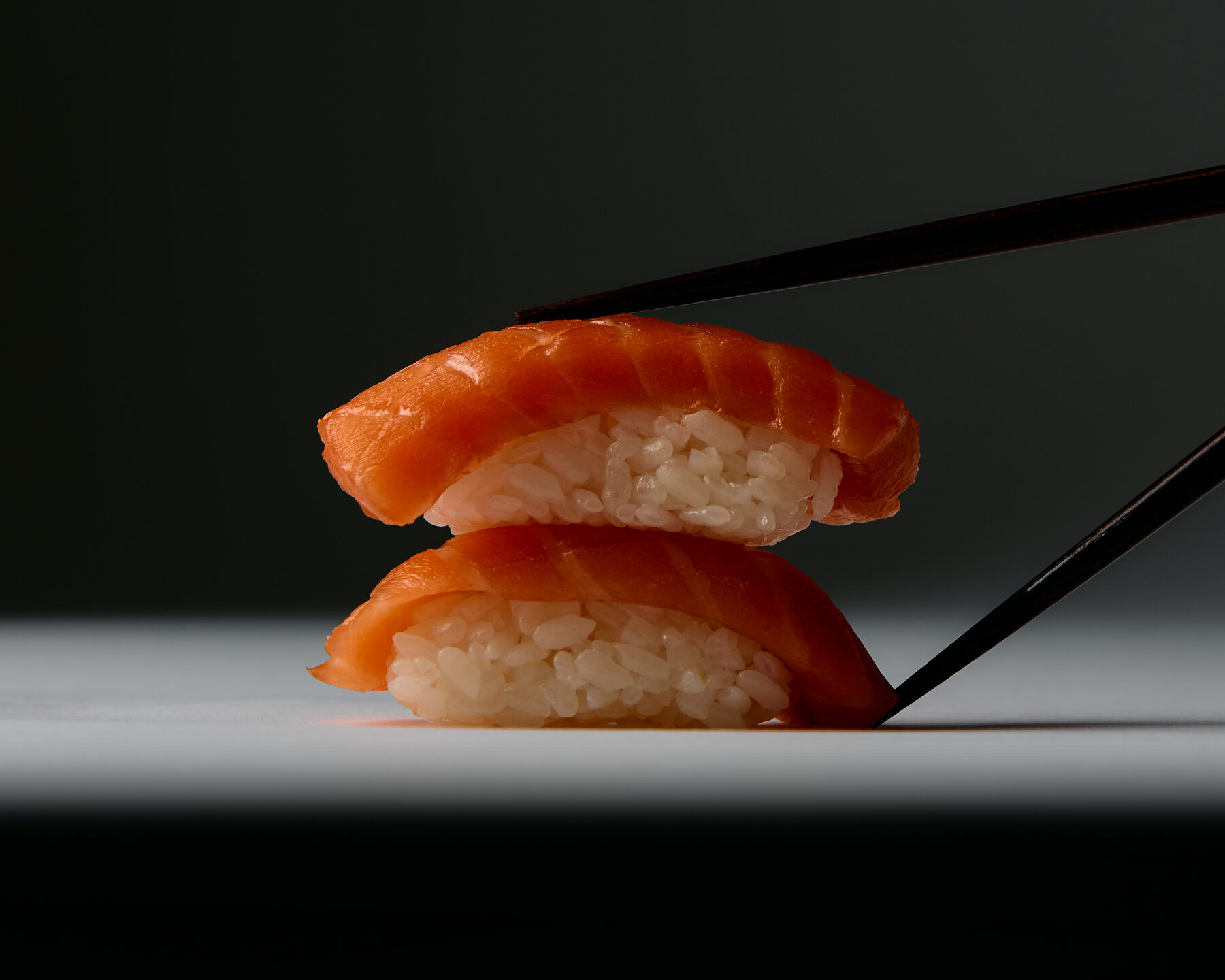 Salmon tataki, seared slices